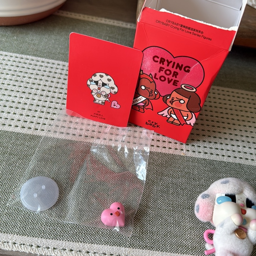 POP MART Crying for Love - Picture 4 of 4
